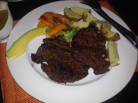 Maanzo Aperitif Bar and Restaurant